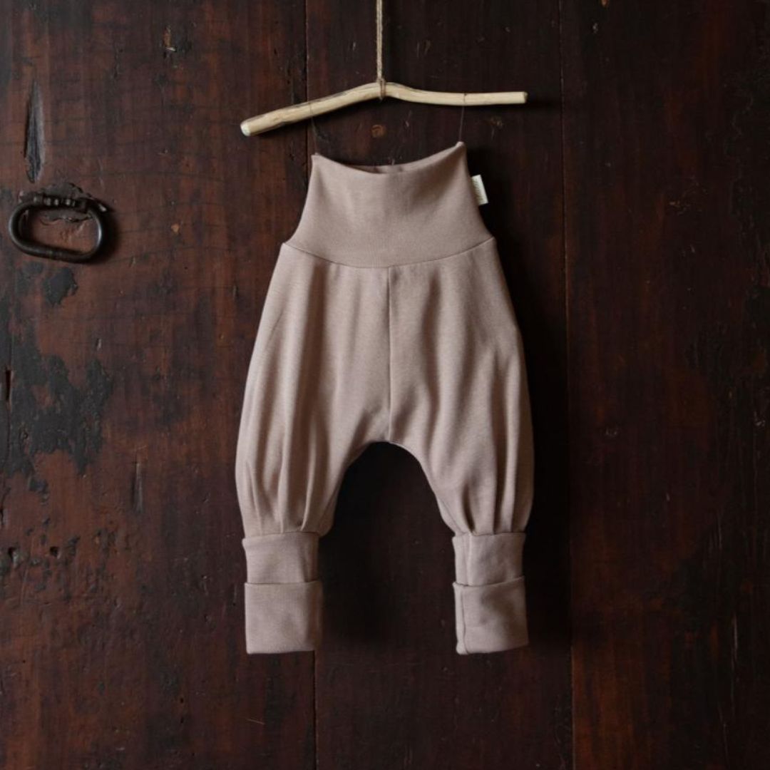 HISOPO pants in Cinnamon, technical hanging photo
