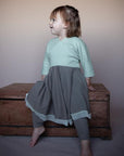FRAMBUESO leggings in Acorn Brown — worn by a child