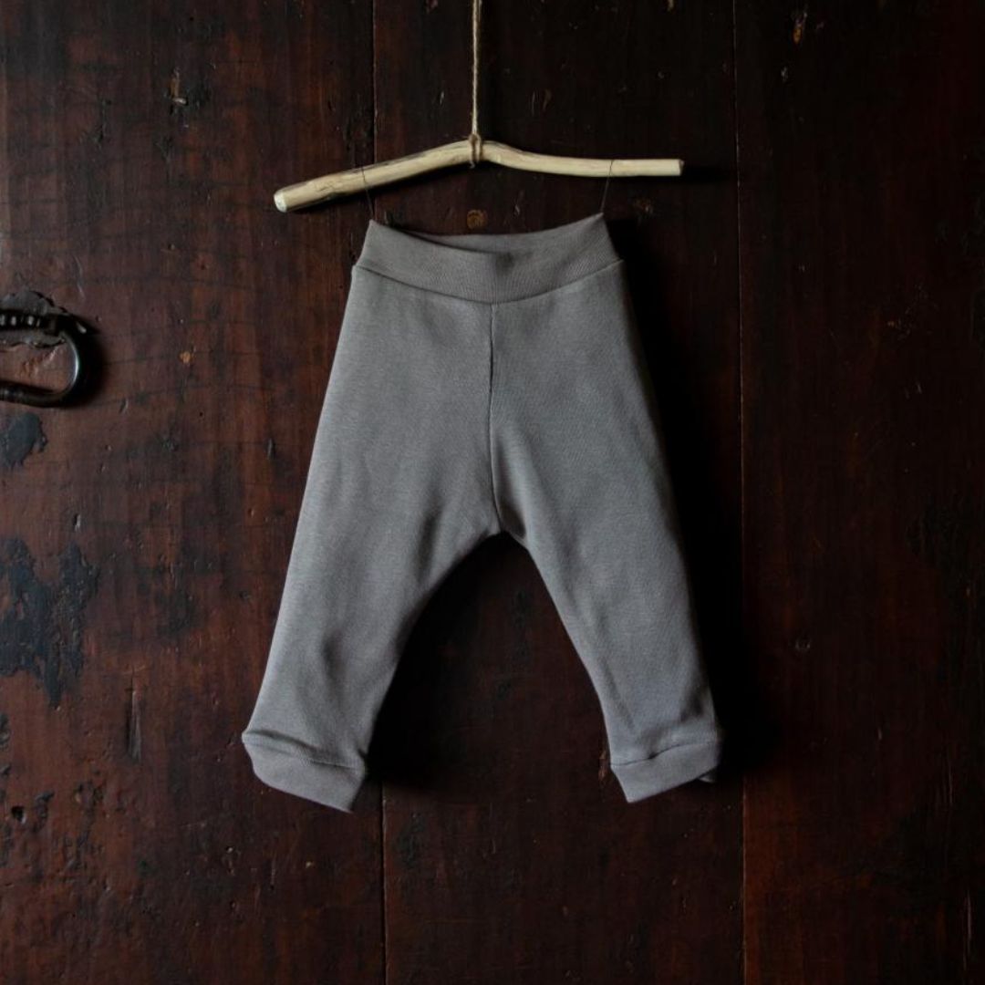 FRAMBUESO leggings in Acorn Brown — garment photograph