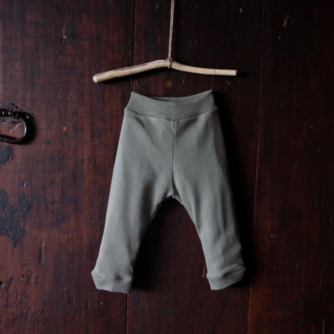 FRAMBUESO leggings in Rosemary — garment photograph