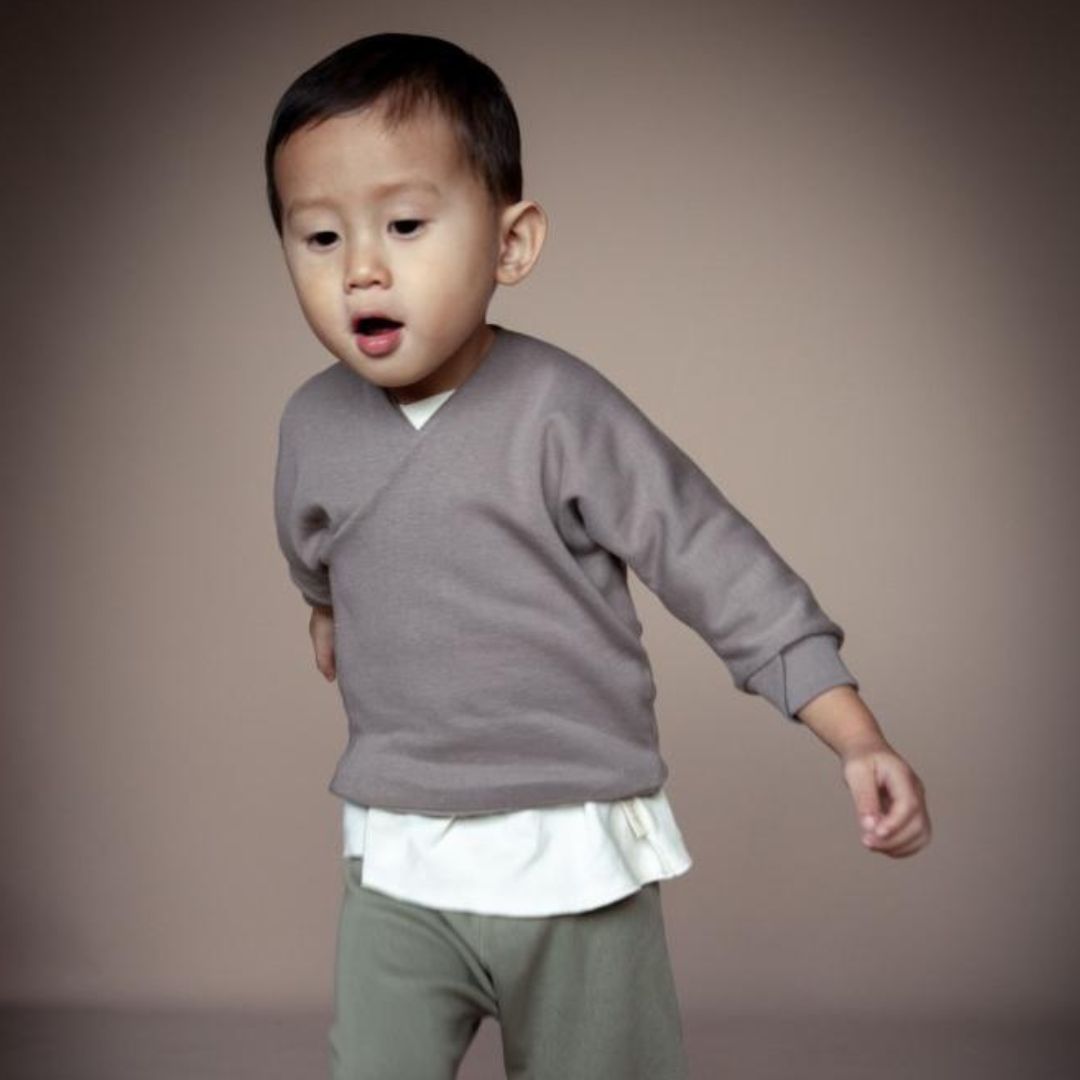 HAZEL double-layer shirt in Acorn Brown — child wearing the shirt