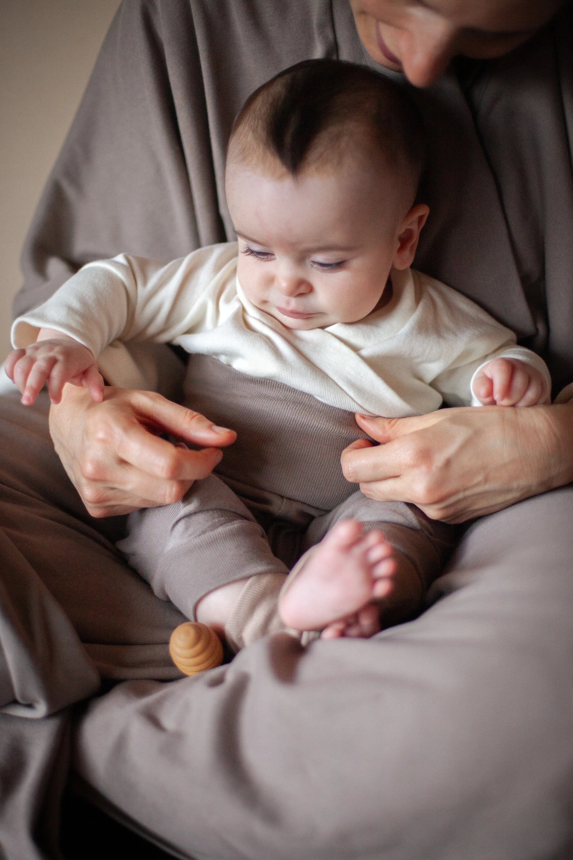 Breathable and soft organic trousers for free play