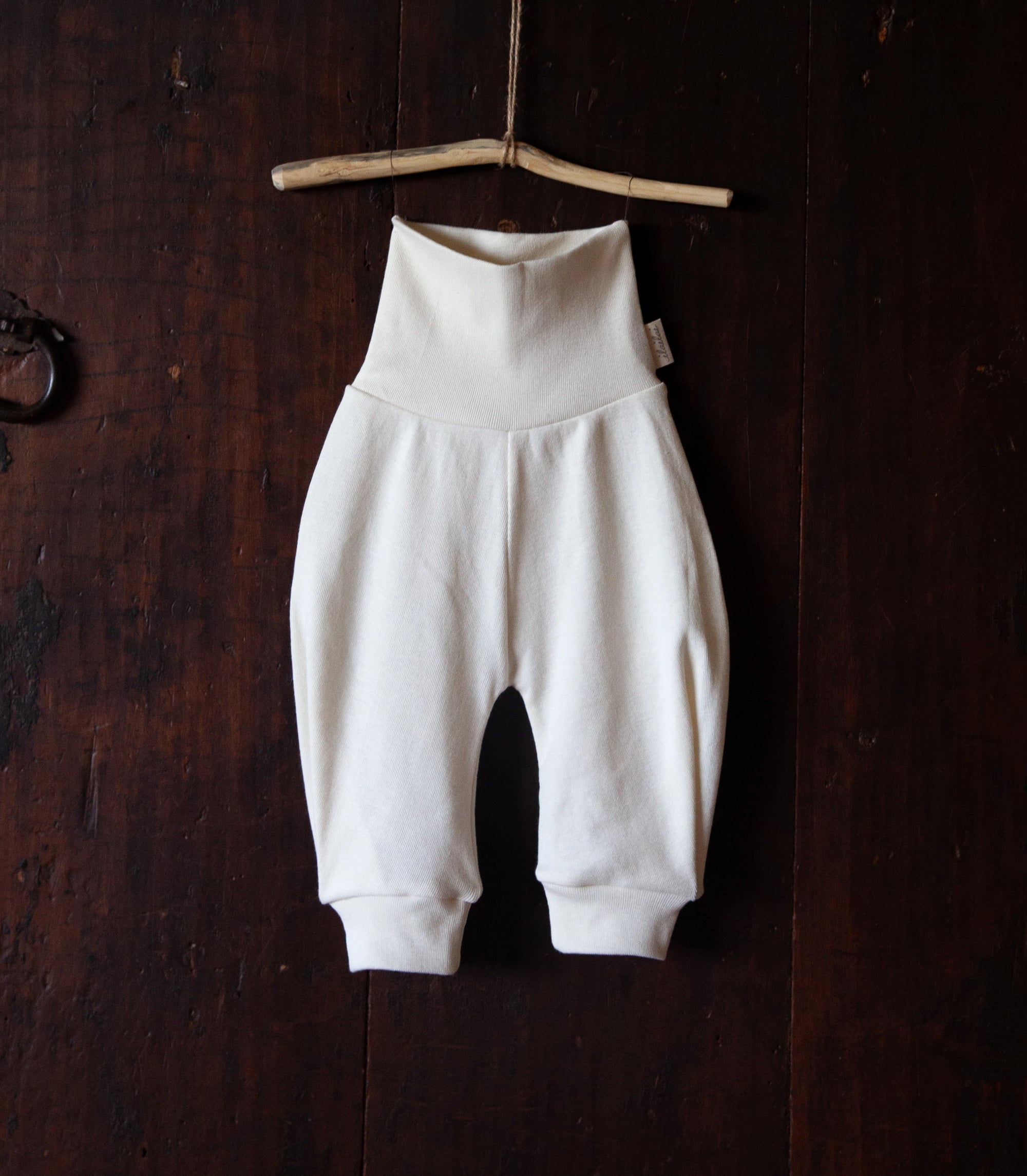 Breathable organic cotton pants for daily comfort