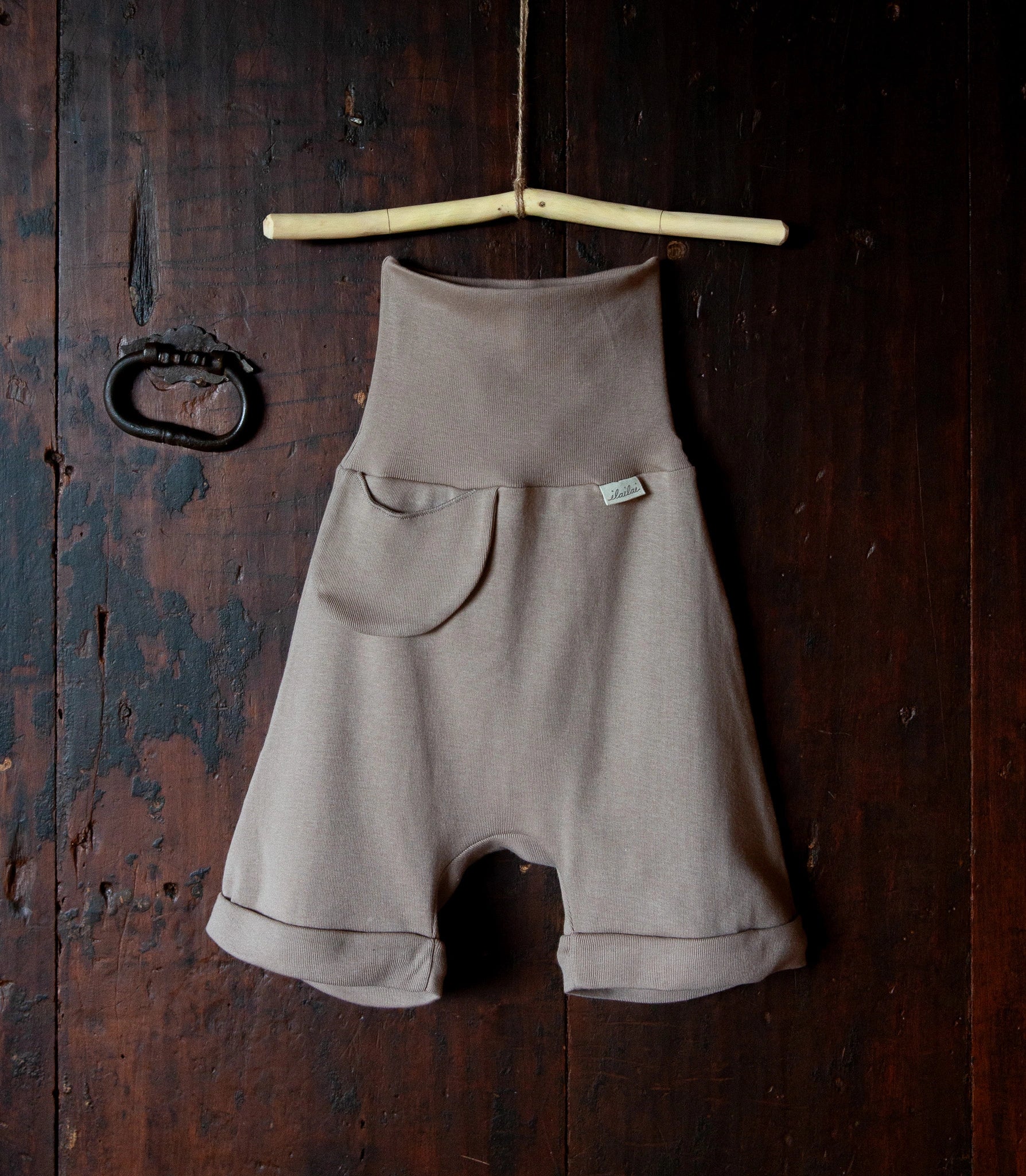 Durable organic cotton pants for daily use