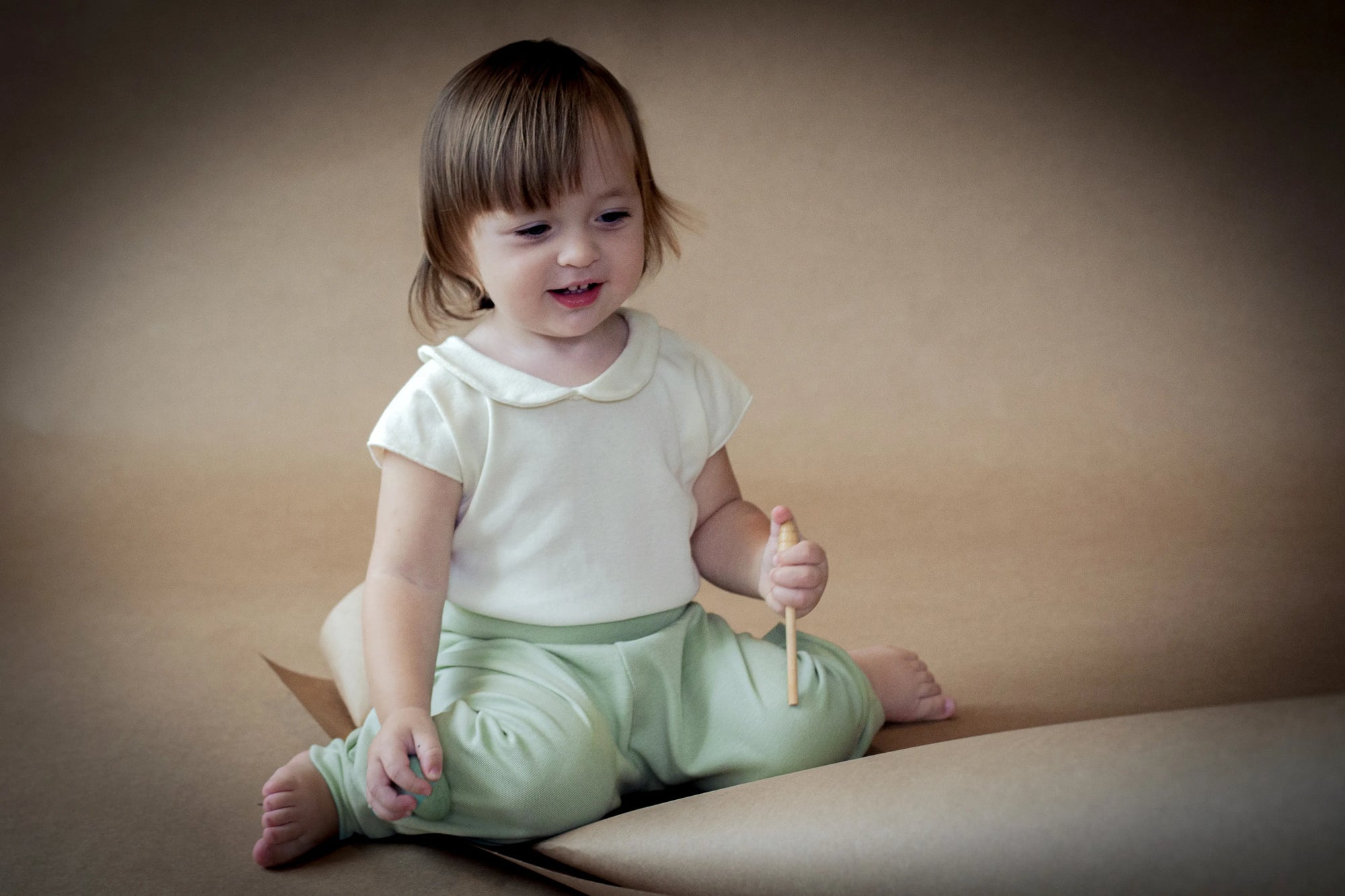 Eco-conscious baby shirt with pure natural fibers