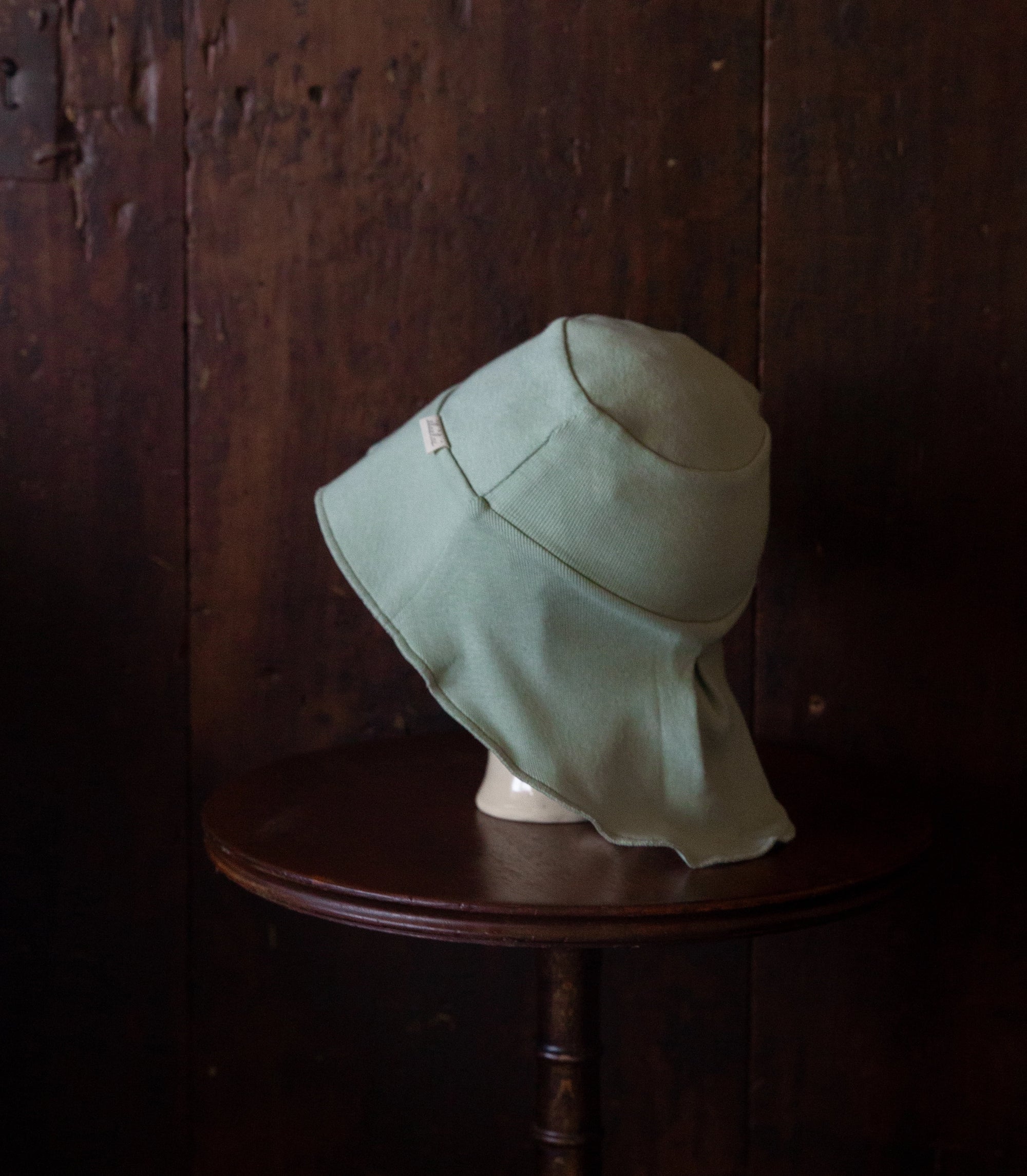 Gender-neutral organic cotton hat for kids