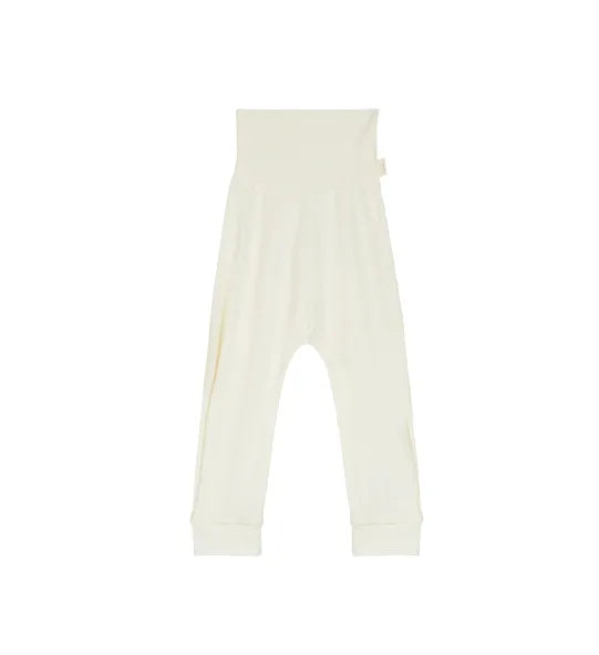 Gender-neutral trousers with organic cotton