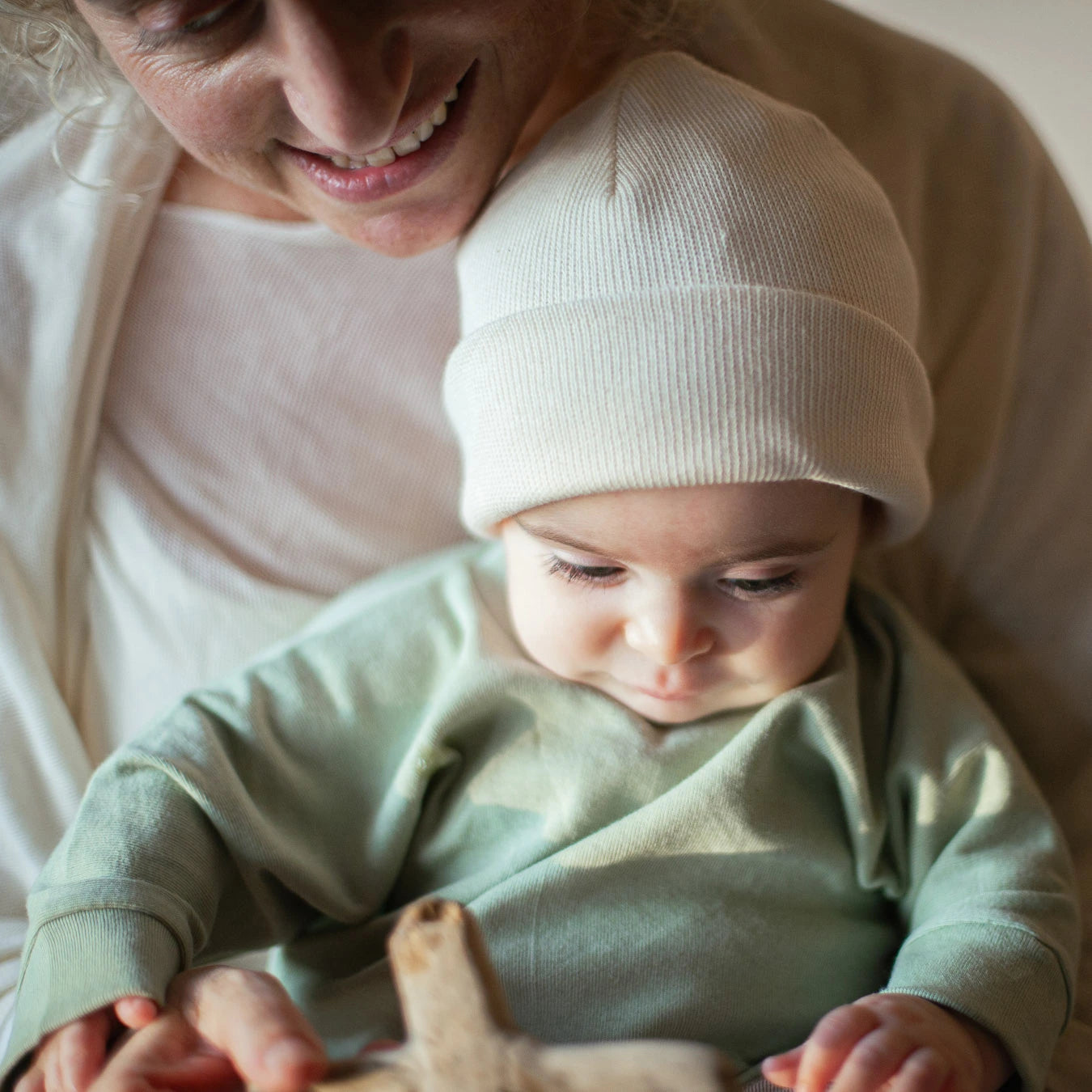 Lightweight organic cotton cap for gentle protection