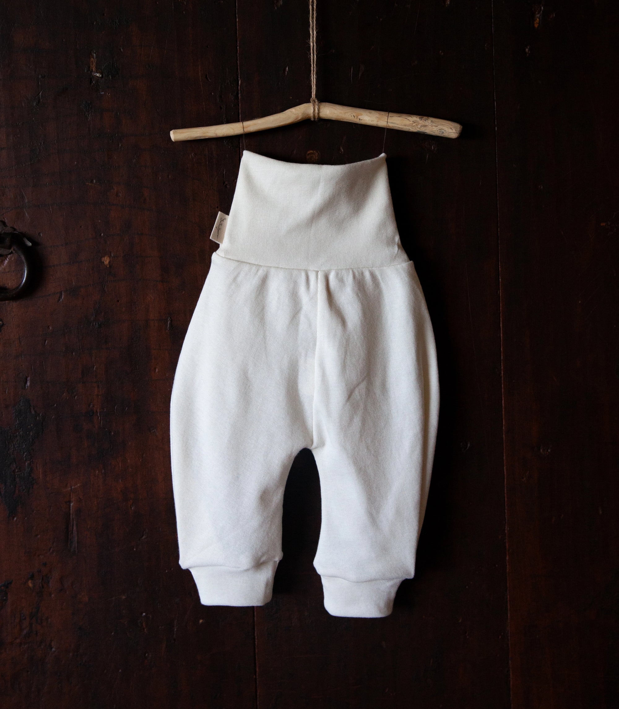 Lightweight organic cotton trousers for everyday wear