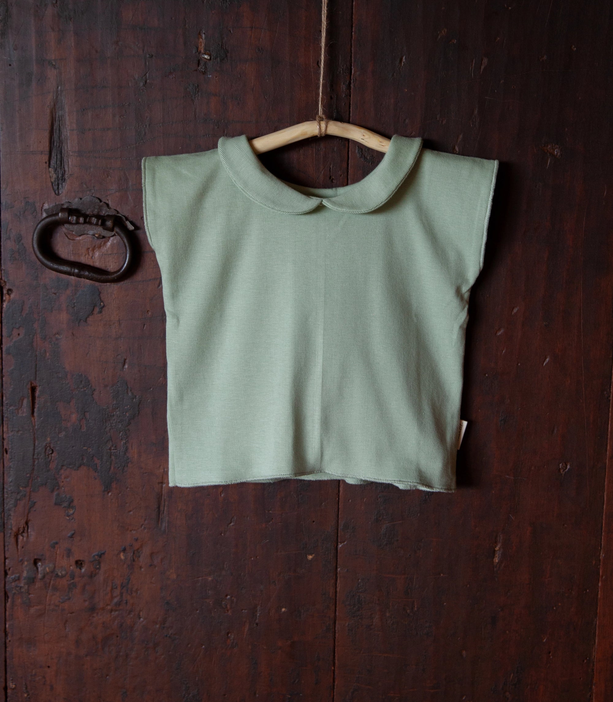 Natural-dyed organic shirt for gentle skin