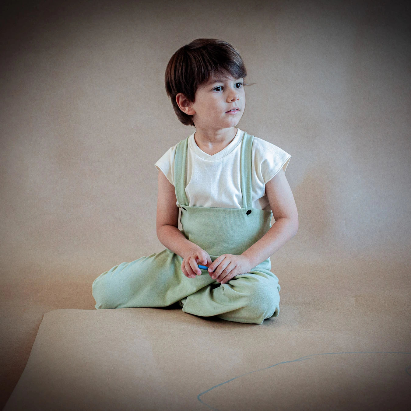 Organic baby jumpsuit supporting natural growth