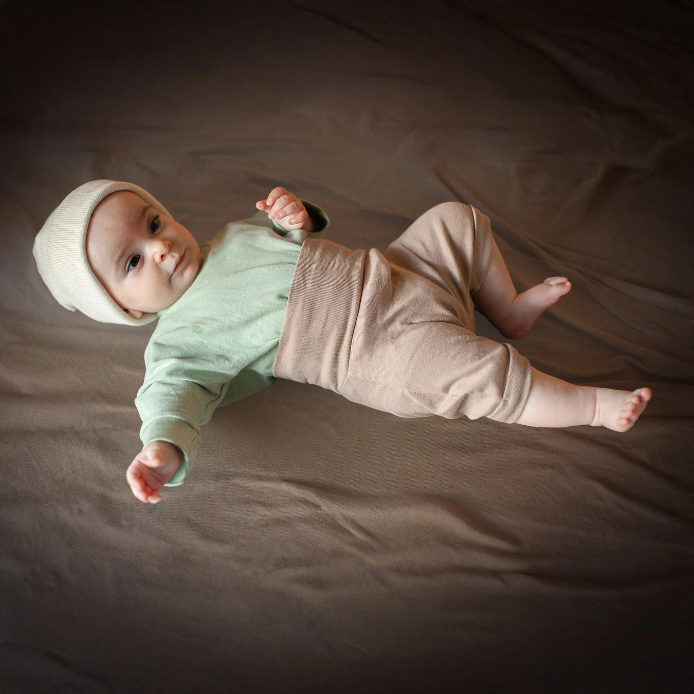 Organic cotton baby shirt for natural movement