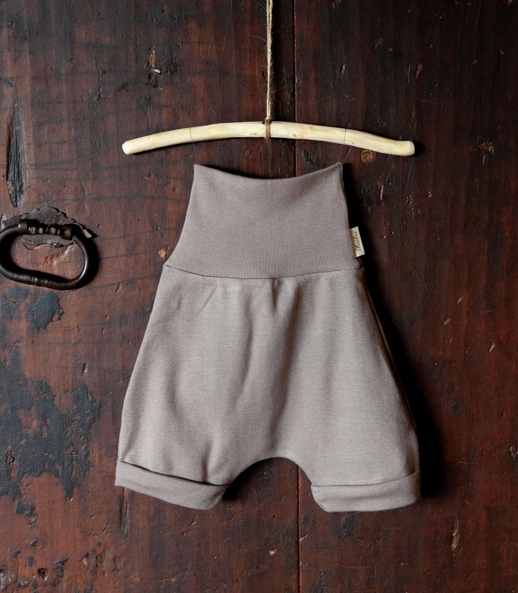 Organic cotton pants for unrestricted exploration