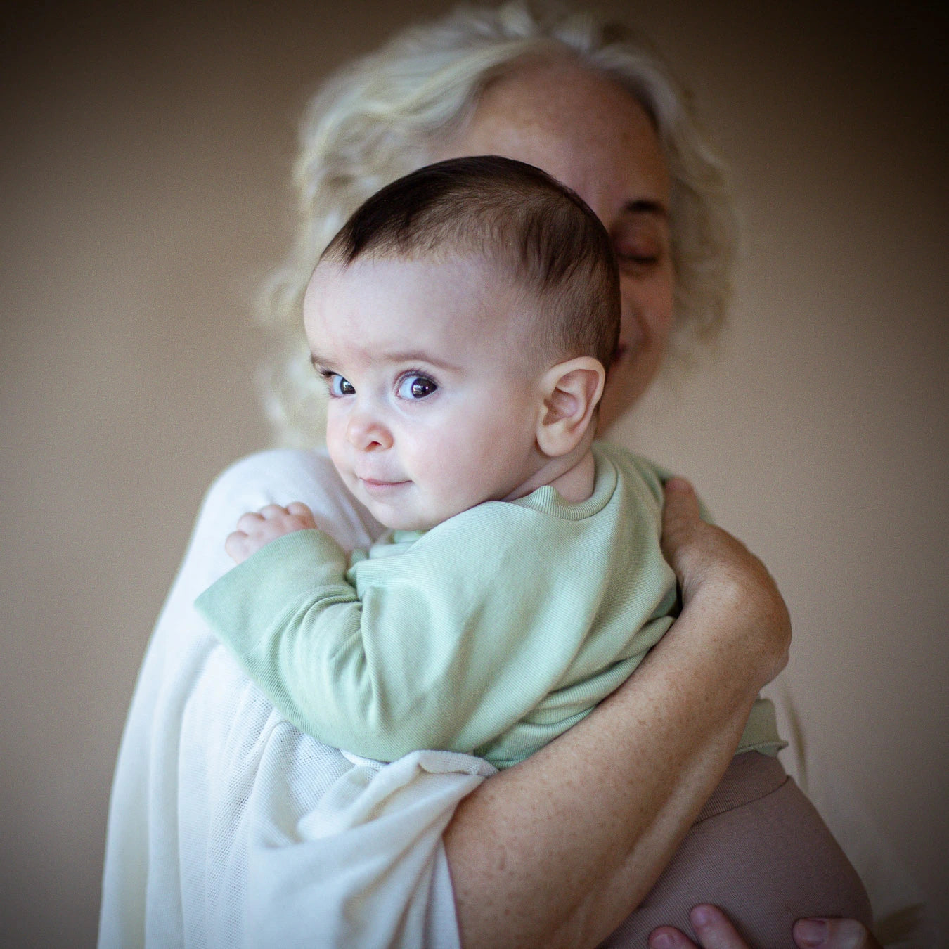 Plant-dyed natural shirt for movement freedom