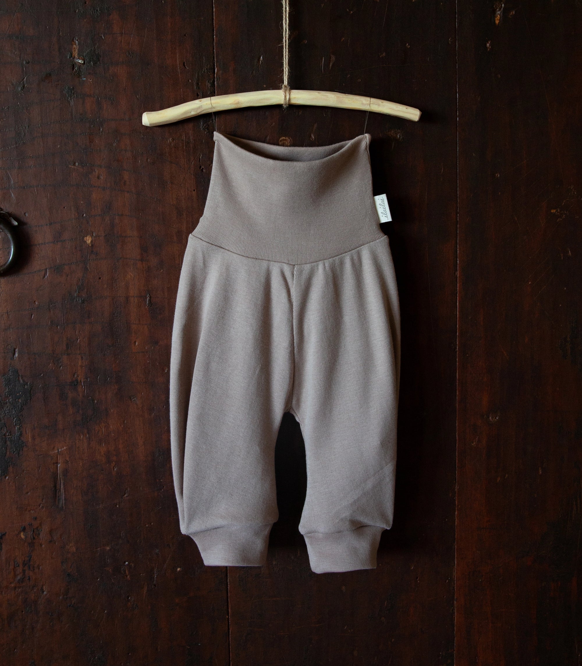 Soft organic cotton trousers for sensitive baby skin