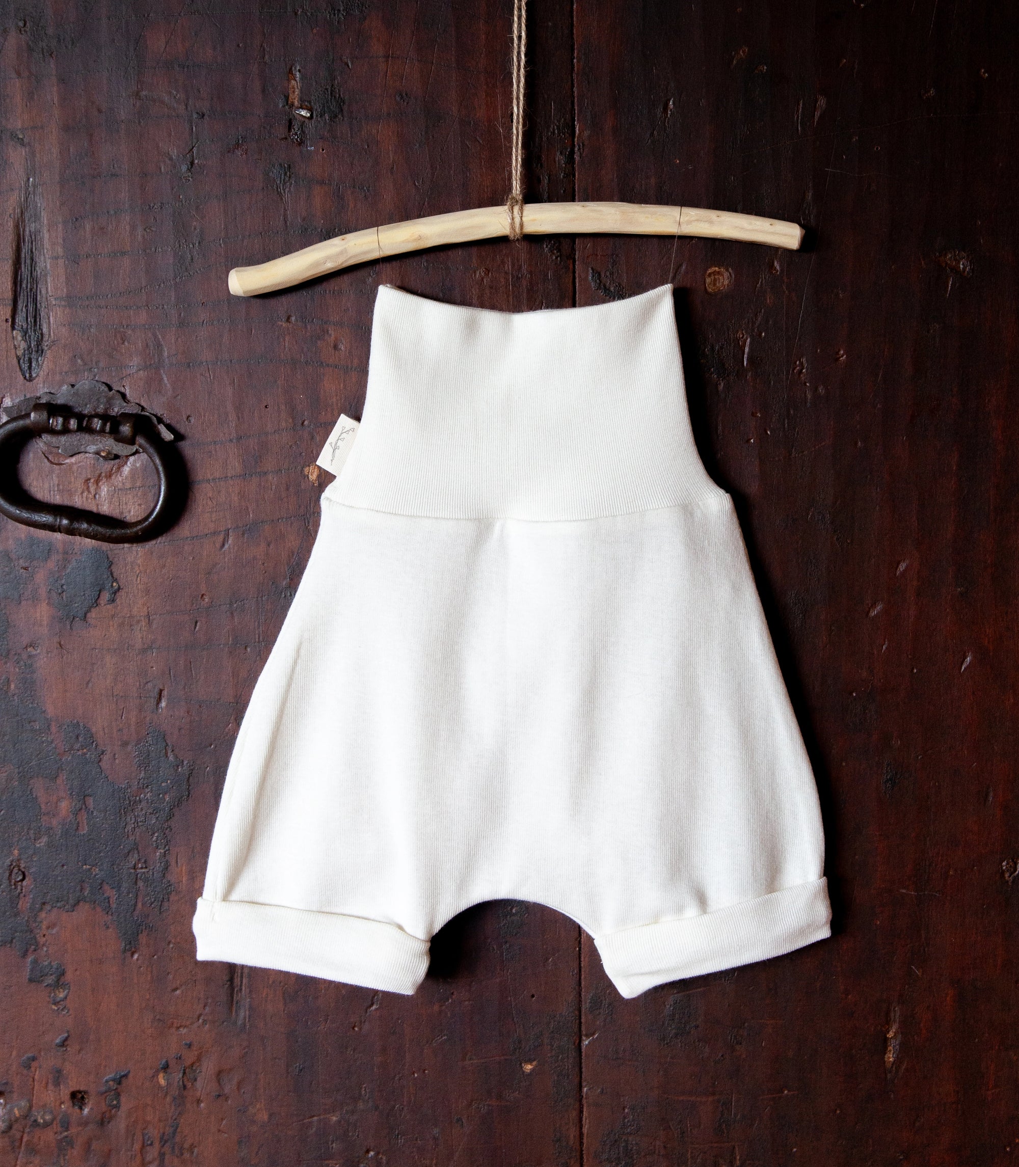 Soft-touch organic cotton pants for babies