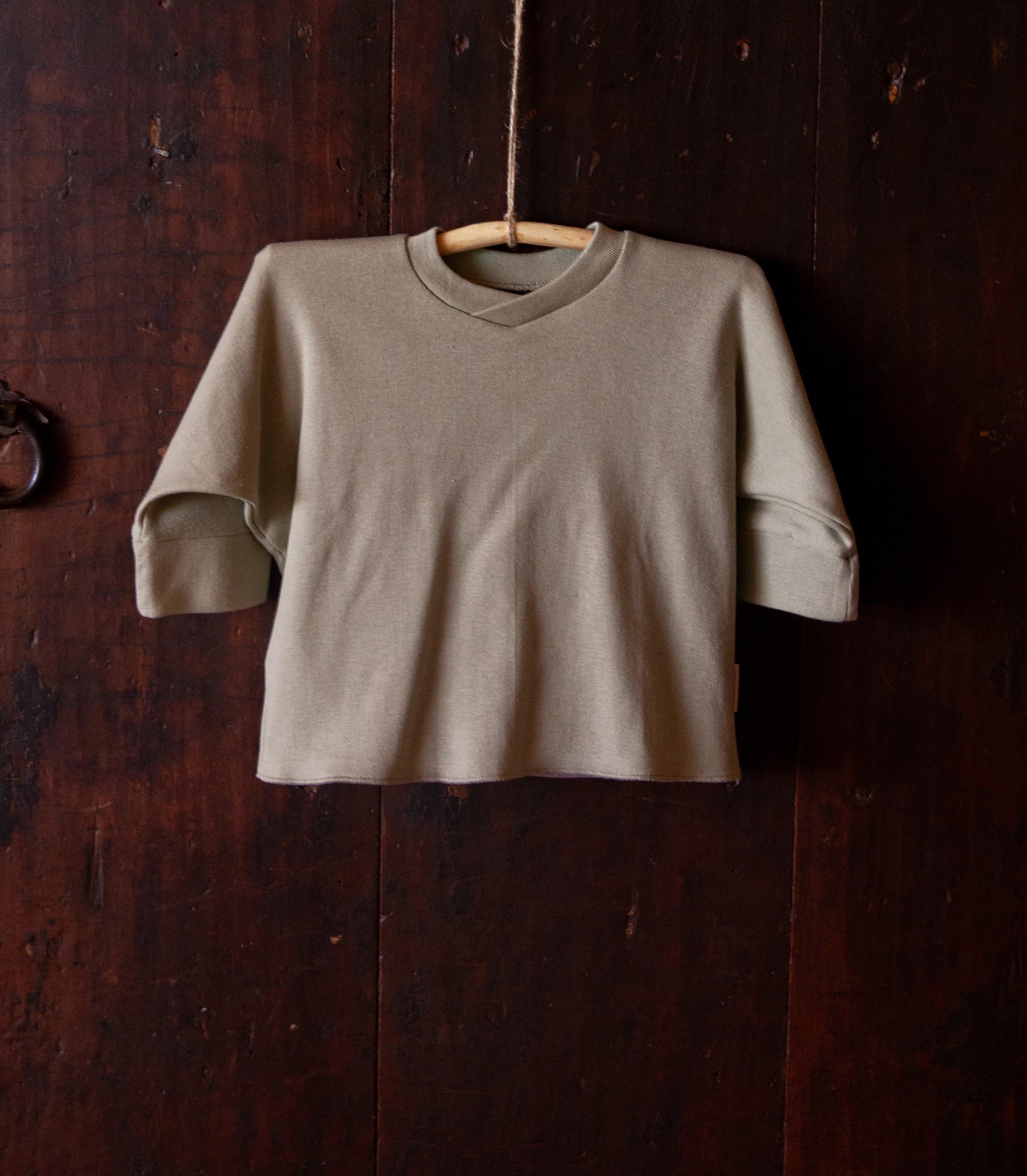 Timeless organic cotton shirt for babywear