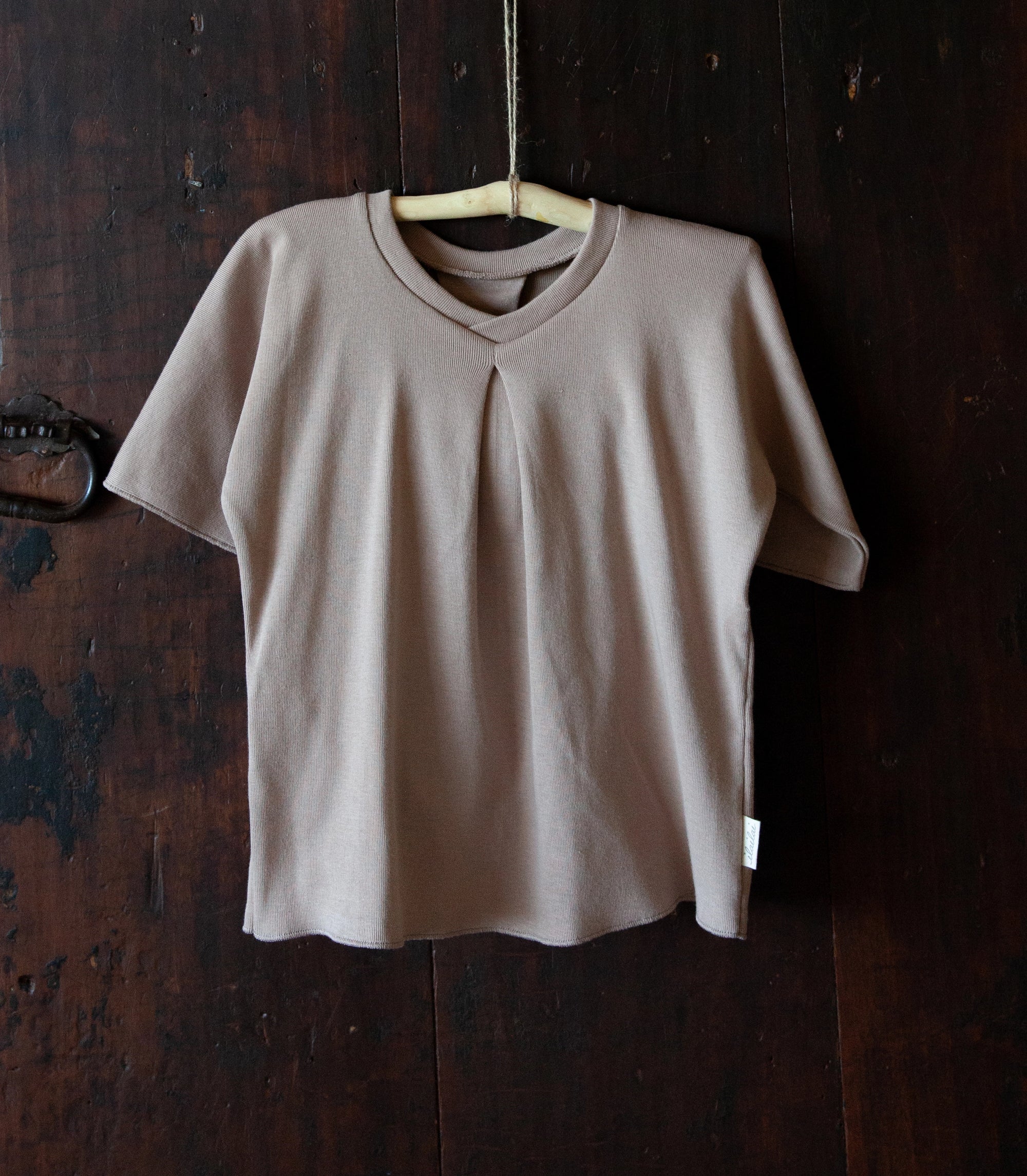 Timeless organic shirt for everyday comfort